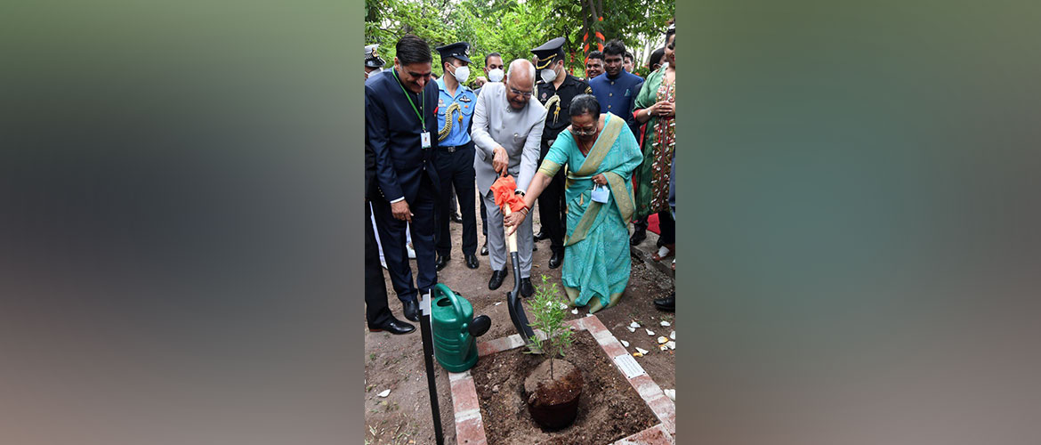  President Ram Nath Kovind and First Lady Savita Kovind inaugurated the India-Jamaica Friendship Garden in Kingston. The President also planted a sandalwood sapling at Hope Botanical Gardens
